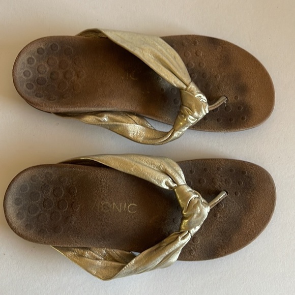 Vionic Metallic Gold Pippa Rest Flip Flops - Picture 6 of 8